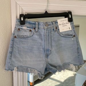 ABERCROMBIE HIGH RISE MOM SHORT